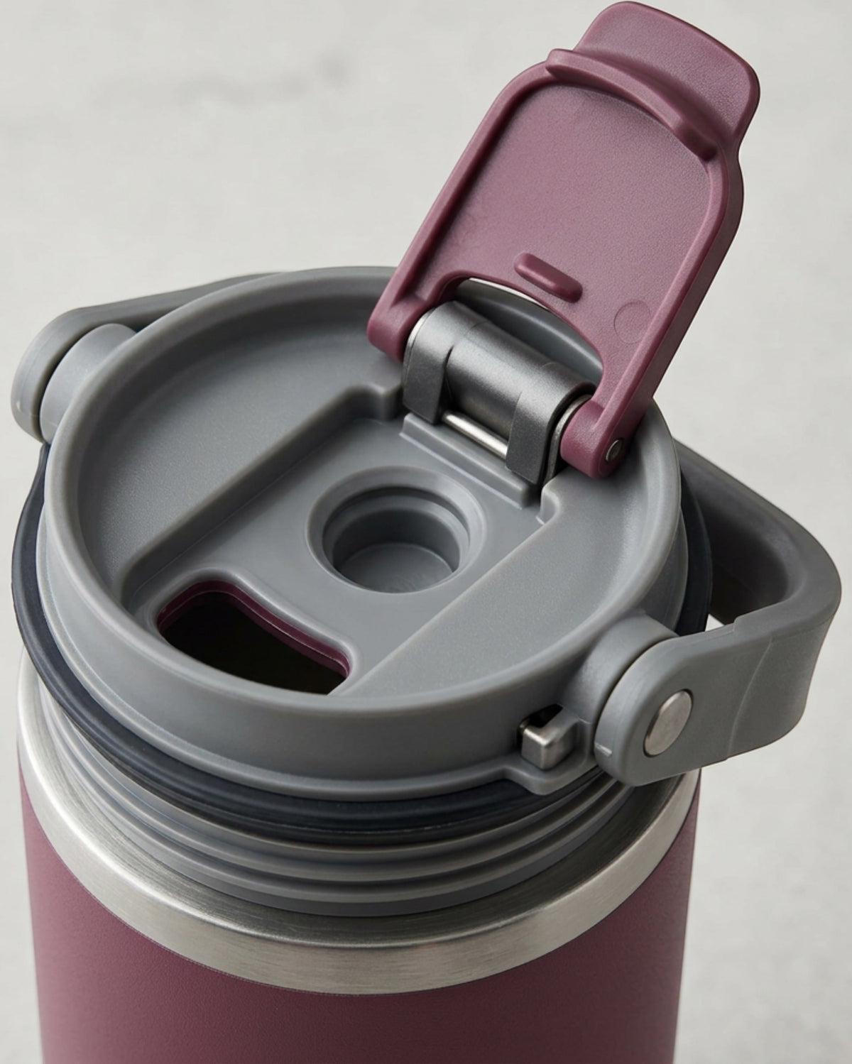Zptwn Folding-Handle Vacuum Travel Cup 18 oz Plum Stone - Detail view