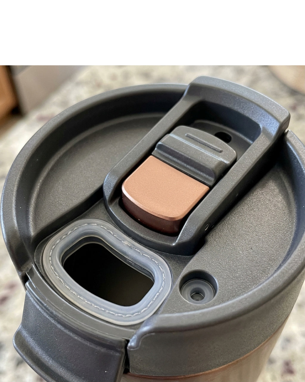 Zptwn Push-Button Vacuum Travel Mug 16 oz Graphite Copper - Detail view