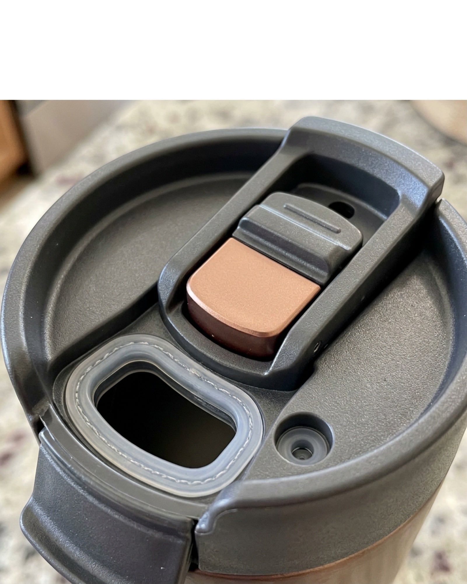 Zptwn Push-Button Vacuum Travel Mug 16 oz Graphite Copper - Detail view