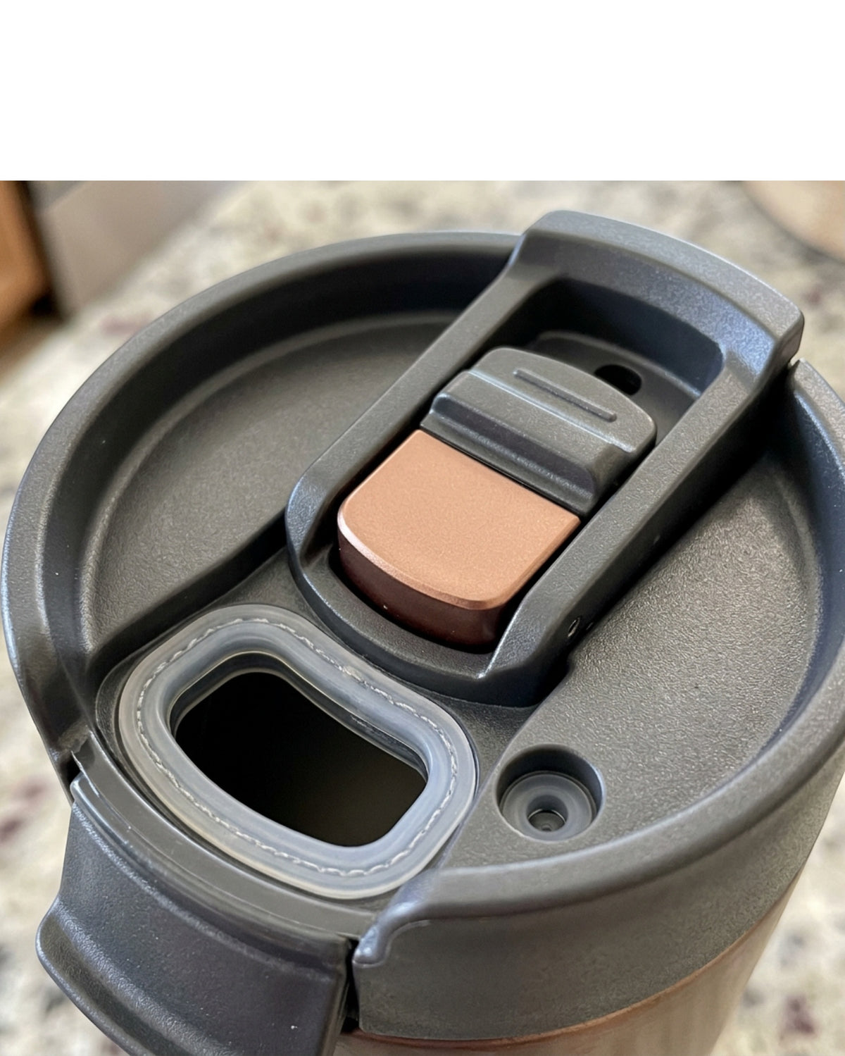 Zptwn Push-Button Vacuum Travel Mug 16 oz Graphite Copper - Detail view